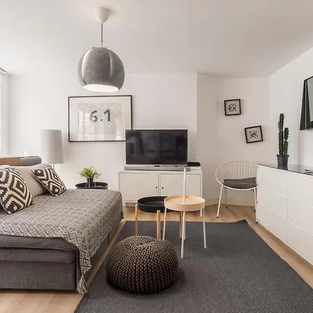 Апартаменты De La Pleiade *